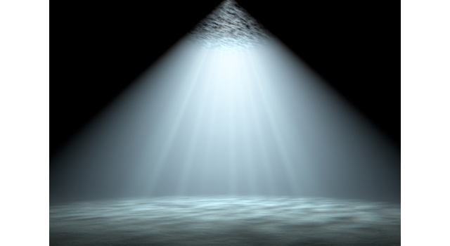 海の底｜スポットライト｜神秘的 - エネルギー / 地球 / 自然 / 環境 / 写真 / イラスト / フリー素材 / ダウンロード